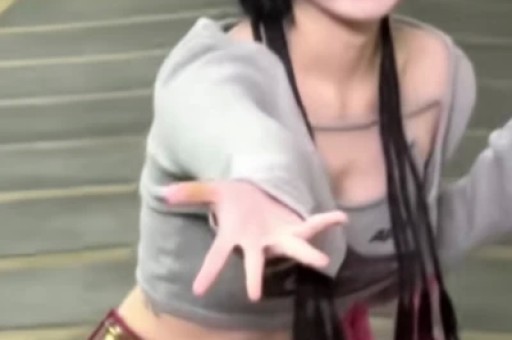 炸裂！司晓迪凌晨甩黑色吊带美照评论区从吃瓜到吐槽吵翻了天