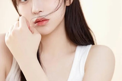 模特张曦雯脚踩高跟筒靴写真这腿真是极品霸气十足的御姐